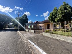 Casa com terreno de 940m² no bairro Canudos 