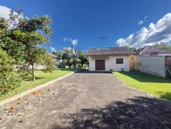 Casa com terreno de 940m² no bairro Canudos 