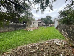 Terreno com construção no bairro Canudos 
