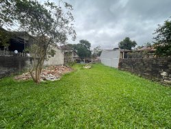 Terreno com construção no bairro Canudos 