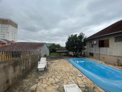 Terreno com construção no bairro Canudos 
