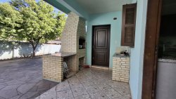 Casa com 03 dormitórios no bairro Paraíso 