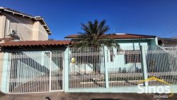 Casa com 03 dormitórios no bairro Paraíso 