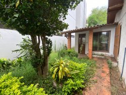 Casa com 04 dormitórios no bairro Rio Branco 
