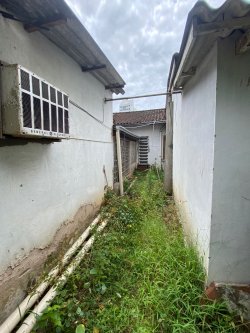 Casa com 04 dormitórios no bairro Rio Branco 