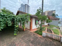 Casa com 04 dormitórios no bairro Rio Branco 