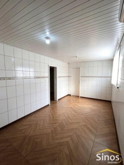 Casa com 04 dormitórios, sendo 01 suíte na Feitoria 