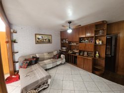 Casa com 02 dormitórios no bairro Ouro Branco 