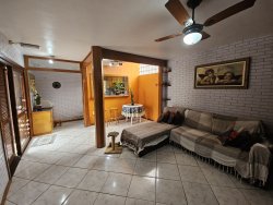 Casa com 02 dormitórios no bairro Ouro Branco 
