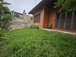 Casa com 02 dormitórios no bairro Ouro Branco 