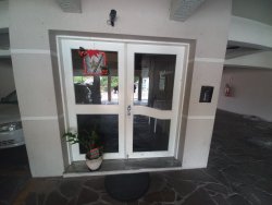 Apartamento com 02 dormitórios no bairro Ouro Branco 