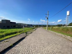 Terreno com 250m² no Condomínio Moradas da Lomba 