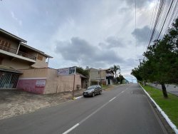 Casa com 04 dormitórios, sendo 01 suíte para locação no bairro Ideal 