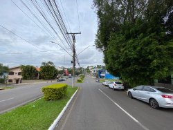 Casa com 04 dormitórios, sendo 01 suíte para locação no bairro Ideal 