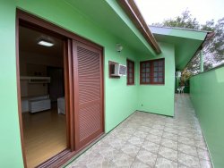 Casa com 04 dormitórios, sendo 01 suíte para locação no bairro Ideal 