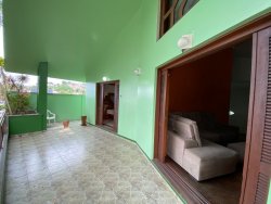 Casa com 04 dormitórios, sendo 01 suíte para locação no bairro Ideal 