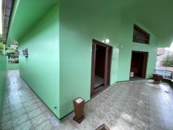 Casa com 04 dormitórios, sendo 01 suíte para locação no bairro Ideal 