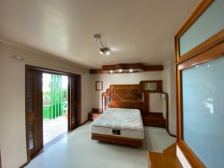 Casa com 04 dormitórios, sendo 01 suíte para locação no bairro Ideal 