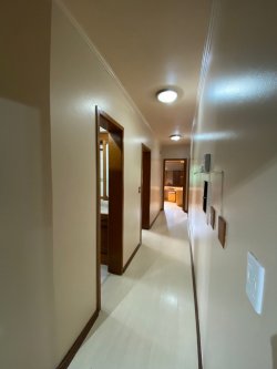 Casa com 04 dormitórios, sendo 01 suíte para locação no bairro Ideal 