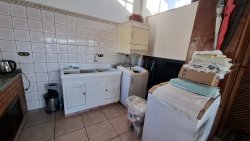 Casa com 02 moradias no bairro Lomba Grande 
