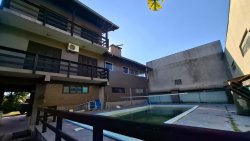 Casa com 02 moradias no bairro Lomba Grande 