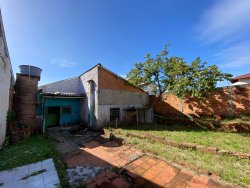 Casa com 03 dormitórios no bairro Rio Branco  