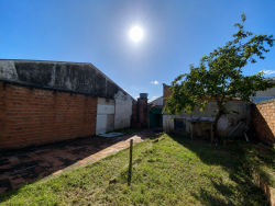 Casa com 03 dormitórios no bairro Rio Branco  