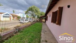 Casa de esquina com 03 dormitórios para locação no bairro Santo Afonso 