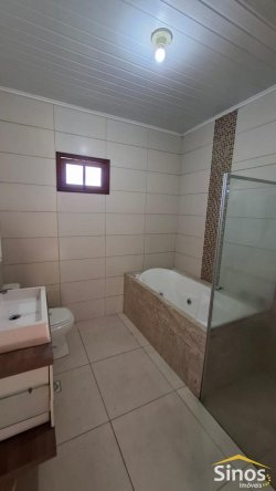 Casa de esquina com 03 dormitórios para locação no bairro Santo Afonso 