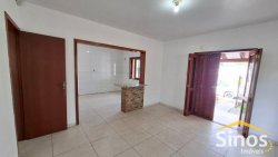 Casa de esquina com 03 dormitórios para locação no bairro Santo Afonso 