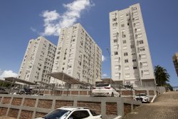 Apartamento com 02 dormitórios no Residencial Altos do Pinheiro I  
