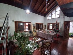 Casa com 03 dormitórios no bairro Jardim Mauá  