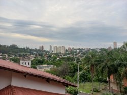 Casa com 03 dormitórios no bairro Jardim Mauá  
