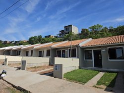 Casa com 02 dormitórios no Bairro Vargas  
