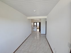 Casa com 02 dormitórios no Bairro Vargas  