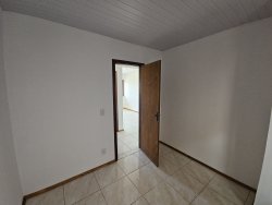 Casa com 02 dormitórios no Bairro Vargas  