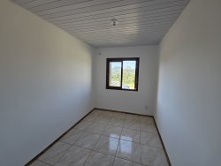 Casa com 02 dormitórios no Bairro Vargas  