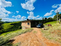 Sitio com 2,00 hectares no bairro Lomba Grande  