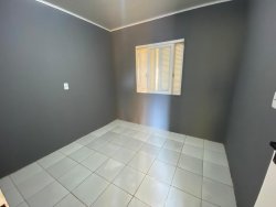 Casa com 02 dormitórios no bairro Lomba Grande 