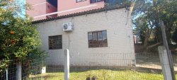 Terreno de esquina com construção no bairro Santo Afonso 