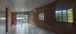 Terreno de esquina com construção no bairro Santo Afonso 