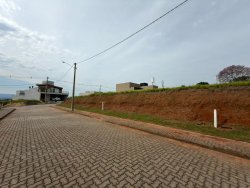 Terreno com 250m² no Condomínio Moradas da Lomba 