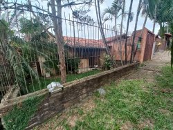 Casa com 03 dormitórios no bairro Santo Afonso 