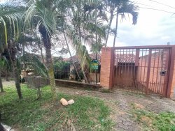 Casa com 03 dormitórios no bairro Santo Afonso 