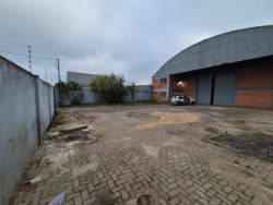 Pavilhão comercial no bairro Rio Branco 