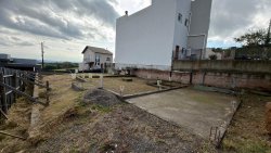 Terreno de esquina com 231m² no Condomínio Mirante do Vale 