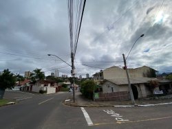 Casa comercial no bairro Jardim Mauá 