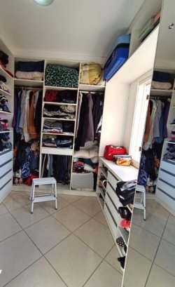 Sobrado com 04 dormitórios, 01 suíte no bairro Canudos 