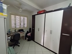Sobrado com 04 dormitórios, 01 suíte no bairro Canudos 
