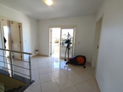 Sobrado com 04 dormitórios, 01 suíte no bairro Canudos 